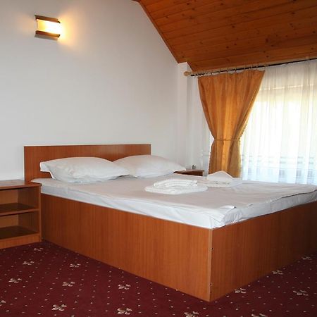 Motel Casa Olteneasca Ramnicu Valcea Ruang foto